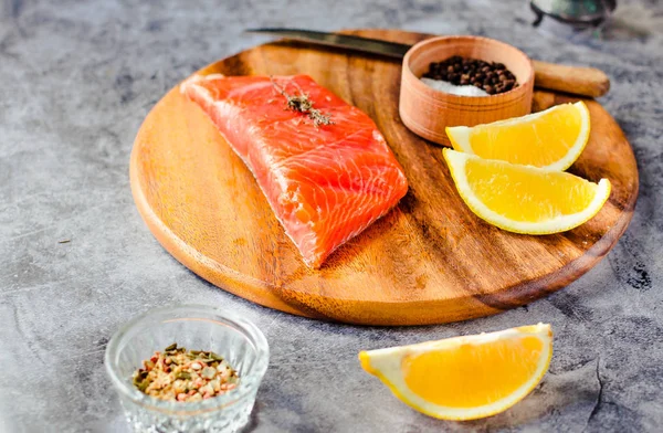 Slices of Salted smoked raw salmon with peppercorns and rosemary — Stock Photo, Image