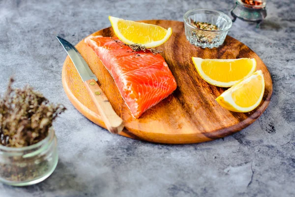 Slices of Salted smoked raw salmon with peppercorns and rosemary — Stock Photo, Image