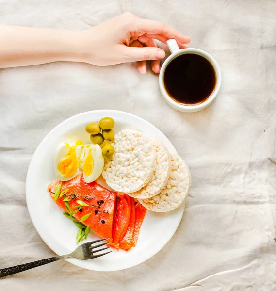 Close-up Of Young Woman Having A Lunch Break. High protein and l — Stock Photo, Image