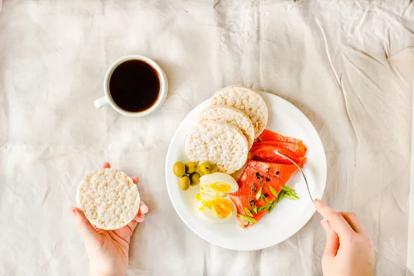 Close-up Of Young Woman Having A Lunch Break. High protein and l — Stock Photo, Image