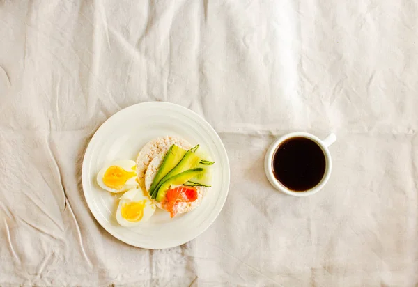 Gluten-free toast with avocado and fresh salted salmon, eggs and — Stock Photo, Image