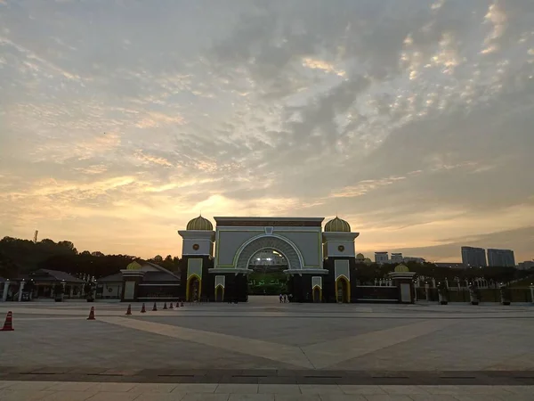 Красивый Луч Света Рядом Малайзийским Дворцом Правителей Известный Астананегара Oft — стоковое фото