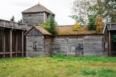 Eski terk edilmiş bina, ahşap