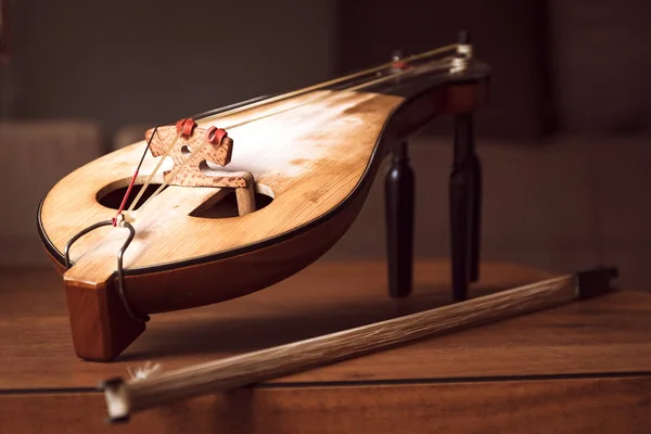 一种安纳托利亚的乐器 古典小提琴和弓 土耳其式的Kemenche 孤立的特写镜头 — 图库照片#