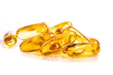 D vitamini ve Omega 3 balık yağı kapsülleri ek iyi beyin, kalp ve sağlık yarar yemek için kapatın