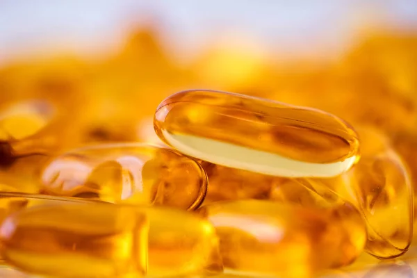 Närbild Vitamin Och Omega Fiskolja Kapslar Tillägg För Bra Hjärna — Stockfoto