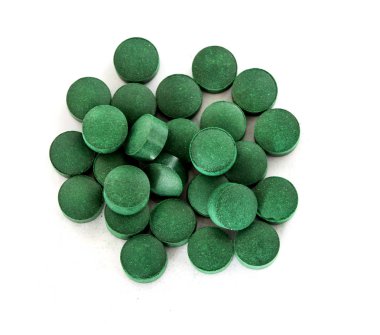 Spirulina hap, superfood grubu oluşturan kapatın ve sağlıklı beslenme detoks