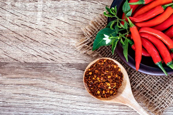 Frische rote Chilischote, reich an antioxidativen pflanzlichen Lebensmitteln — Stockfoto