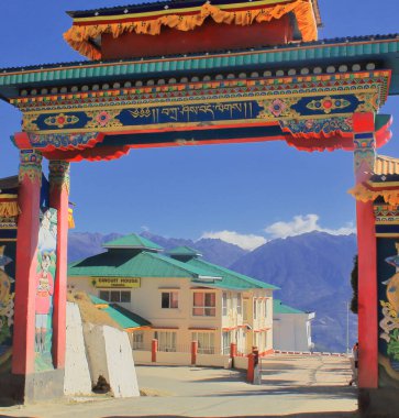 Tawanh Hill İstasyonu 'ndaki Tawang devre evi. Hindistan' ın kuzeydoğusundaki Arunachal Pradesh 'in çok popüler bir turistik mekanı.