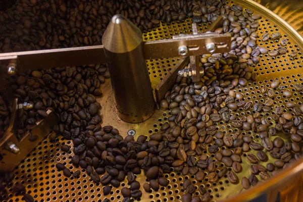 Los Granos Café Tuestan Una Máquina — Foto de Stock