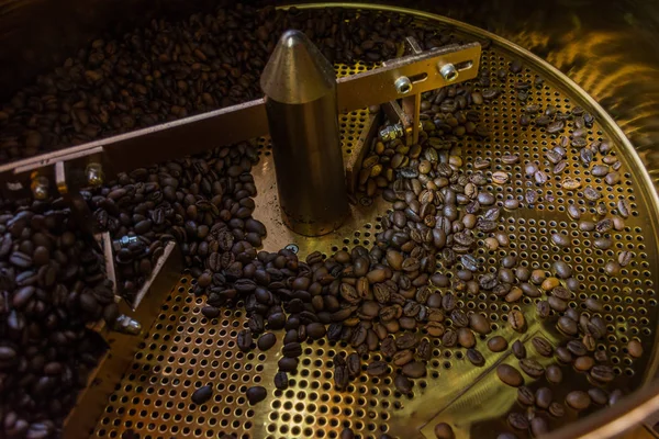 Los Granos Café Tuestan Una Máquina — Foto de Stock