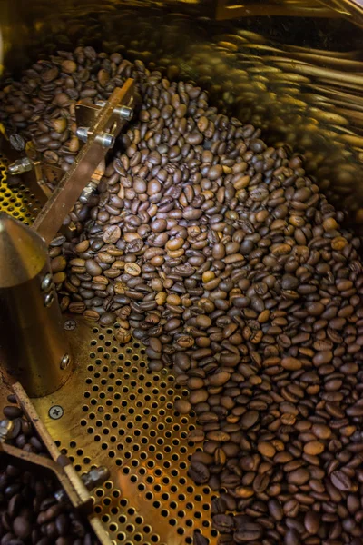 Los Granos Café Tuestan Una Máquina — Foto de Stock