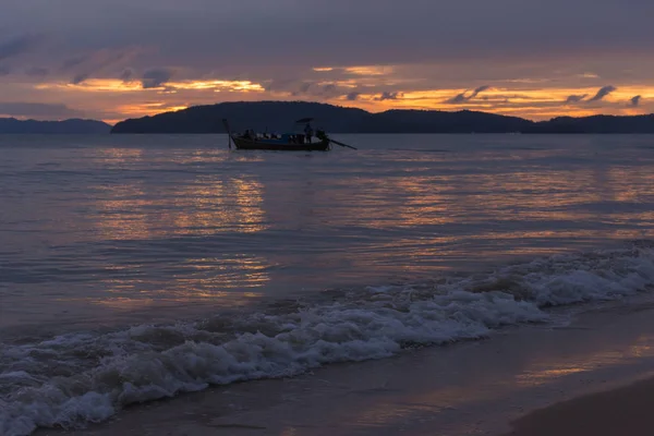 Período Crepúsculo Aonang Beach Krabi Tailandia — Foto de Stock