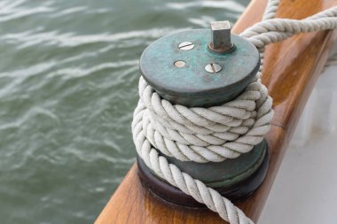 Knot rope at a yacht marina/
