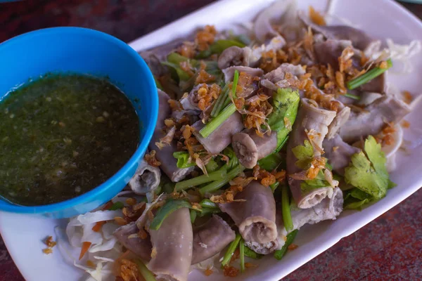 Menu Masakan Thailand Dari Usus Babi Yang Dimasak Dengan Saus — Stok Foto