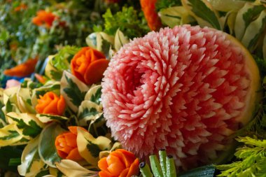 bir çekici gösteriler için el yapımı oyma karpuz.