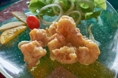 Tempura karışık sebze salata menüsü.