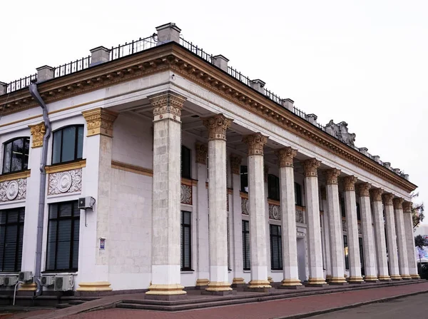 Kij Ukraina Stycznia 2020 Budynek Kolumnami Teren Kompleksu Wystawy Osi — Zdjęcie stockowe