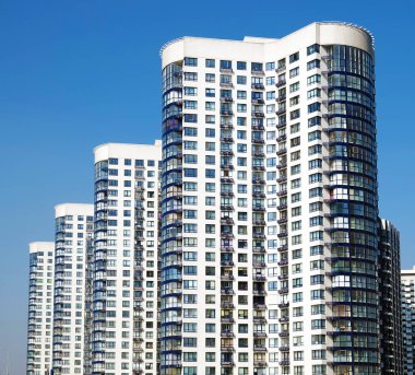 Kiev, Ukrayna 18 Mart 2020: Kiev kentinde yeni binalar ve konut blokları inşa edildi