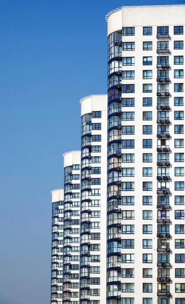 Kiev, Ukrayna 18 Mart 2020: Kiev kentinde yeni binalar ve konut blokları inşa edildi