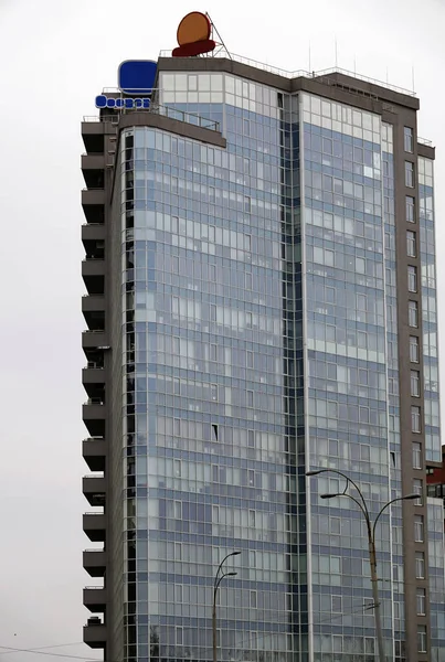 Kiev, Ukrayna 9 Aralık 2019: Kiev şehrinde yüksek kiralama maliyetli yeni binalar