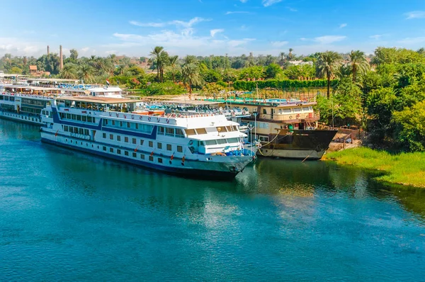Nil Nehri yolcu gemisinde. Kahire. Giza. Mısır. Arka plan seyahat. Tatil tatil arka plan duvar kağıdı