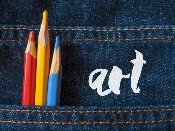 Crayons Couleur Sur Denim Lettrage Art — Photo