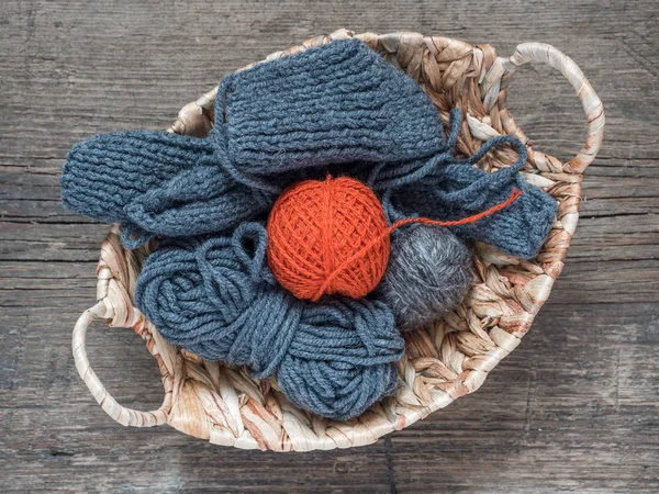 Orange Ball Wool Yarn Blue Yarn Wicker Basket Wooden Background — Stock Photo, Image