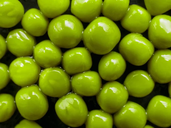 Ervilhas verdes enlatadas ou grão de bico close-up. Macro tiro. Fundo alimentar — Fotografia de Stock