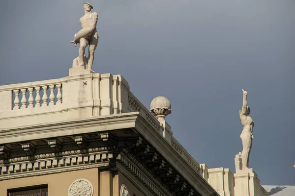 Escultura histórica y arquitectura de Barcelona, España 2019 — Foto de Stock