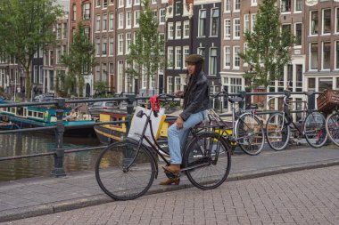 Sokak Fotoğrafçılığı, Amsterdam, Hollanda 'dan bisikletli kız, 2019
