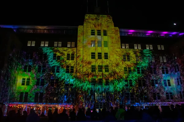 Nocny panoramiczny pejzaż z budynków Sidney na żywym sidney, luty, 2018 — Zdjęcie stockowe