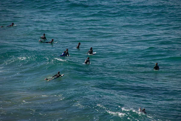 Menschen surfen am Strand, Blick von NSW, Australien, Sydney 2018 — Stockfoto