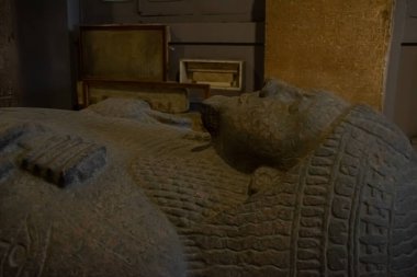 Mimari lahit ve Mısır Müzesi 'nden heykel. El Kahire, Mısır 2018