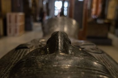 Mimari lahit ve Mısır Müzesi 'nden heykel. El Kahire, Mısır 2018