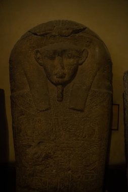 Mimari lahit ve Mısır Müzesi 'nden heykel. El Kahire, Mısır 2018