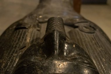 Mimari lahit ve Mısır Müzesi 'nden heykel. El Kahire, Mısır 2018