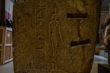 Mısır Müzesi 'nin iç mimari senaryoları ve heykelleri. El Kahire, Mısır 2018