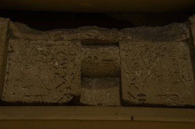 Mısır Müzesi 'nin iç mimari senaryoları ve heykelleri. El Kahire, Mısır 2018