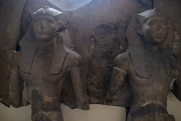 Архітектурний інтер'єр і скульптура з Єгипетського музею, Інтер'єр. Ель-Каїр, Єгипет 2018 — стокове фото
