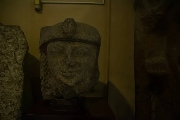 Архітектурний інтер'єр і скульптура з Єгипетського музею, Інтер'єр. Ель-Каїр, Єгипет 2018 — стокове фото
