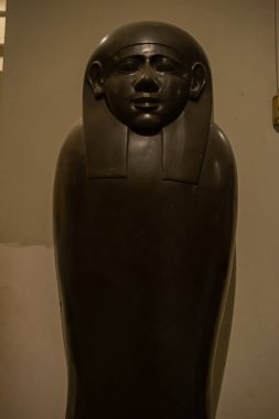 Mimari lahit ve Mısır Müzesi 'nden heykel. El Kahire, Mısır 2018