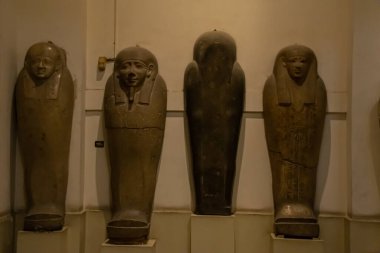 Mimari lahit ve Mısır Müzesi 'nden heykel. El Kahire, Mısır 2018