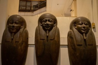 Mimari lahit ve Mısır Müzesi 'nden heykel. El Kahire, Mısır 2018