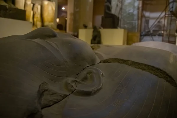 Arquitetura sarcófago e escultura do Museu Egípcio, Interior. El Cairo, Egito 2018 — Fotografia de Stock