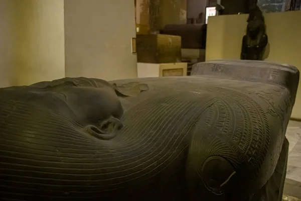 Sarcofago di architettura e scultura dal Museo Egizio, Interno. El Cairo, Egitto 2018 — Foto Stock