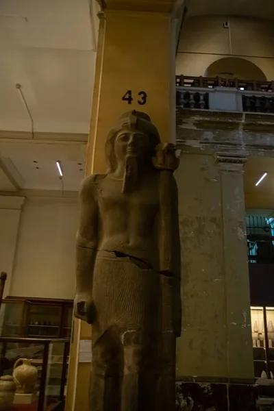 Arquitetura sarcófago e escultura do Museu Egípcio, Interior. El Cairo, Egito 2018 — Fotografia de Stock