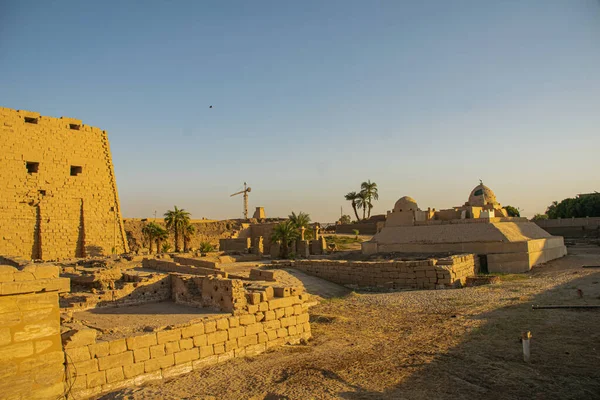 Tarihsel hedef, mimari ve heykel Luxor Karnak, Mısır 2018 — Stok fotoğraf