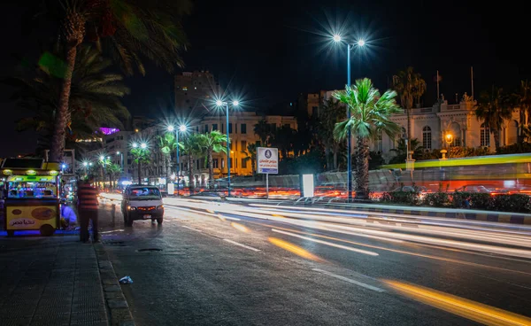 Architektura i nocna scena uliczna z Egiptu, Aleksandria 2018 — Zdjęcie stockowe