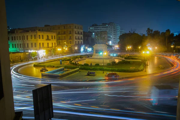 Architektura a noční pouliční scéna z Egypta, El Káhira, 2018, září — Stock fotografie
